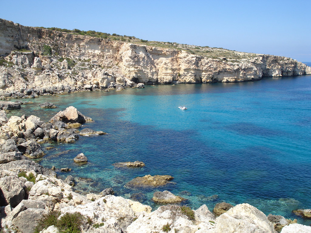 Rdum il-Biez by Leslie Vella